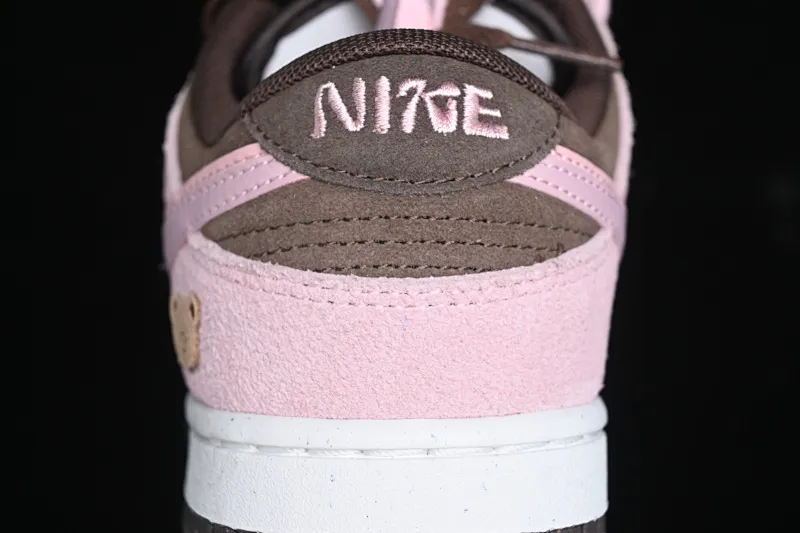 All categories Nk SB Dunk series Nk SB Dunk Low low-top sneakers Nk Dunk Low 85 double hook series Strawberry chestnut SB low-top sports and leisure sneakers HV1799-161